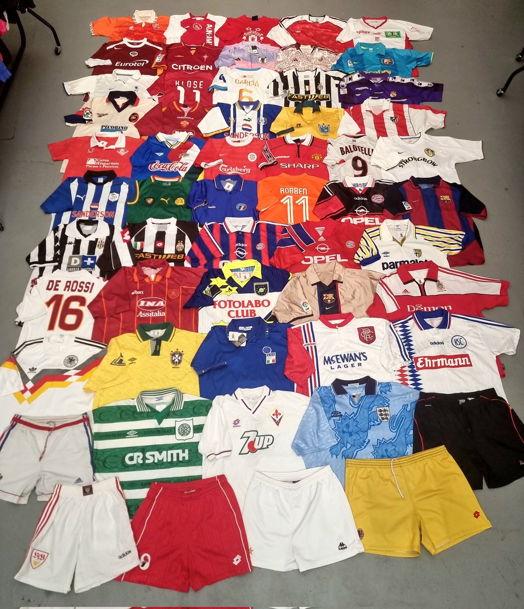 My highlights from this Sunday's 220 kit drop 👌 

Listings now complete - Website is now closed until July
27th, 19:30 PM (I'll be watching the lionesses bring it home before 🙏)

Remind me never to attempt another drop this big 😴
