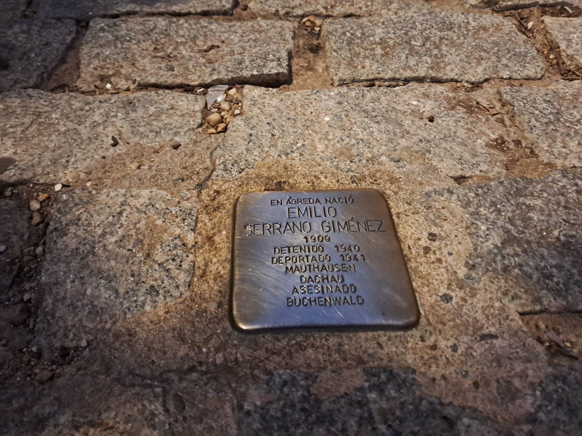 Recuerdo y Dignidad (@rdignidad) on Twitter photo 🧐Estos días hemos estado limpiando y mejorando la conservación de las #Stolpersteine, "piedras del tropiezo" en homenaje a los 22 soriano deportados a campos de concentración nazis.
#Stolpersteine #Soria #SoriaciudadconMemoria <a href="/Ayto_Soria/">Ayuntamiento de Soria</a> #MemoriaHistórica 🧐Estos días hemos estado limpiando y mejorando la conservación de las #Stolpersteine, "piedras del tropiezo" en homenaje a los 22 soriano deportados a campos de concentración nazis.
#Stolpersteine #Soria #SoriaciudadconMemoria <a href="/Ayto_Soria/">Ayuntamiento de Soria</a> #MemoriaHistórica