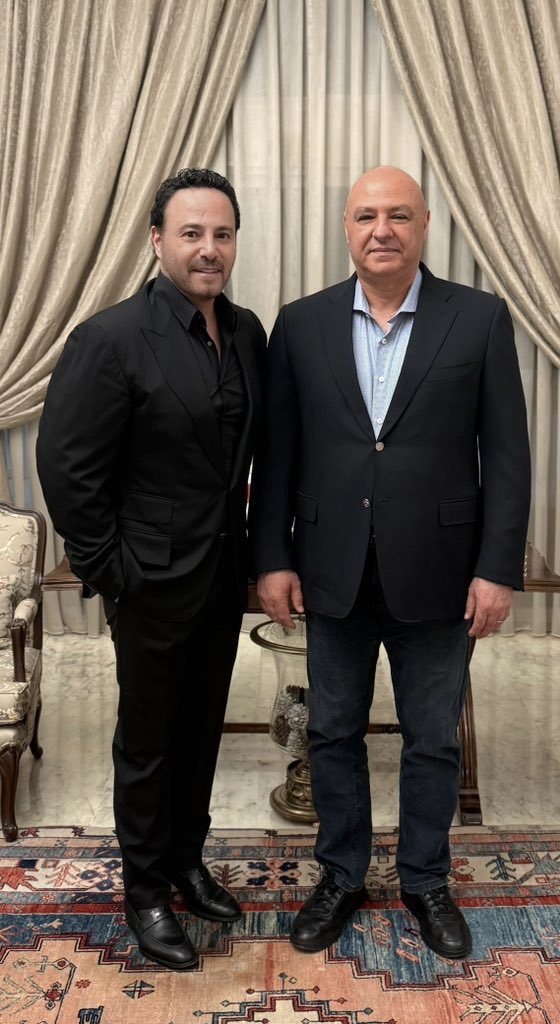 Ne7naMagazine's tweet image. التقى النجم #عاصي_الحلاني اليوم الجمعة بفخامة رئيس الجمهورية اللبنانية جوزف عون بحضور السيدة الأولى نعمت عون والسيدة كوليت الحلاني، وتناول الطرفان الوضع العام في #لبنان ودور الدولة في دعم الفنون.
@assihallani
#نحنا