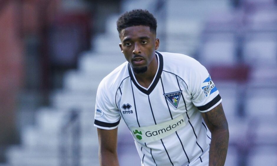 thecouriersport's tweet image. ‘It was disgusting, never again!’ – Dunfermline Athletic’s Tashan Oakley-Boothe reveals what made him sick against Hearts dlvr.it/TM6b7S