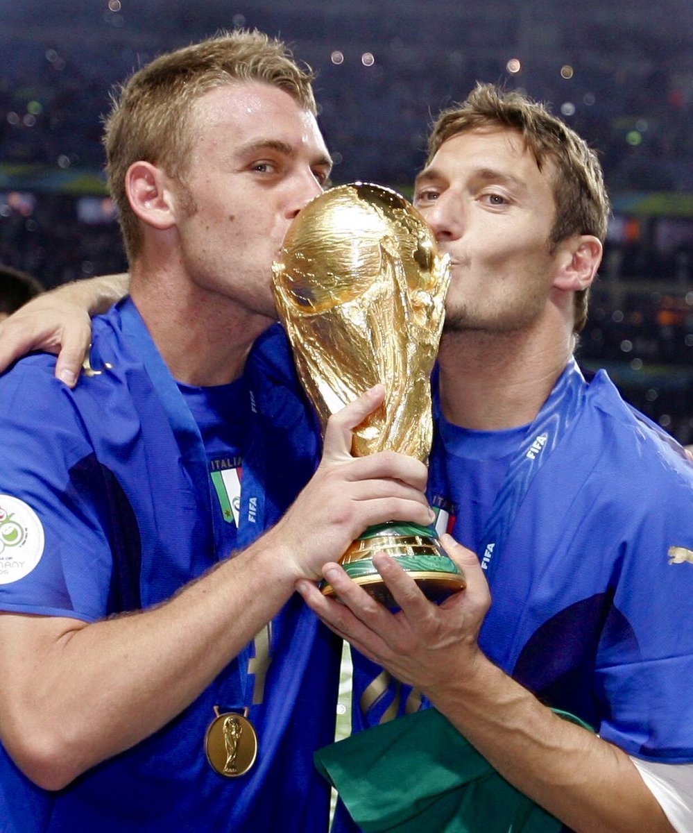 SuperbFootyPics's tweet image. What A Picture
2006