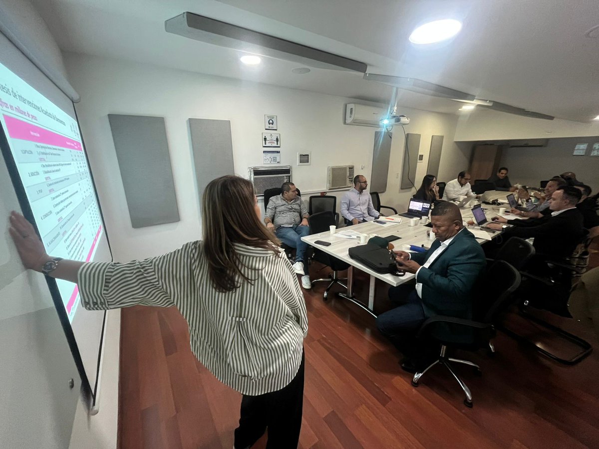 alejoocampog's tweet image. Hoy, instalamos la Mesa Técnica de Agua para Buenaventura.
Lideramos este espacio de seguimiento a los compromisos adquiridos en la Audiencia Pública del Agua. Participan el @Minvivienda, @fonbuenaventura, Fondo Somos Pazcífico, @alcaldiaBtura Vallecaucana de Aguas,…