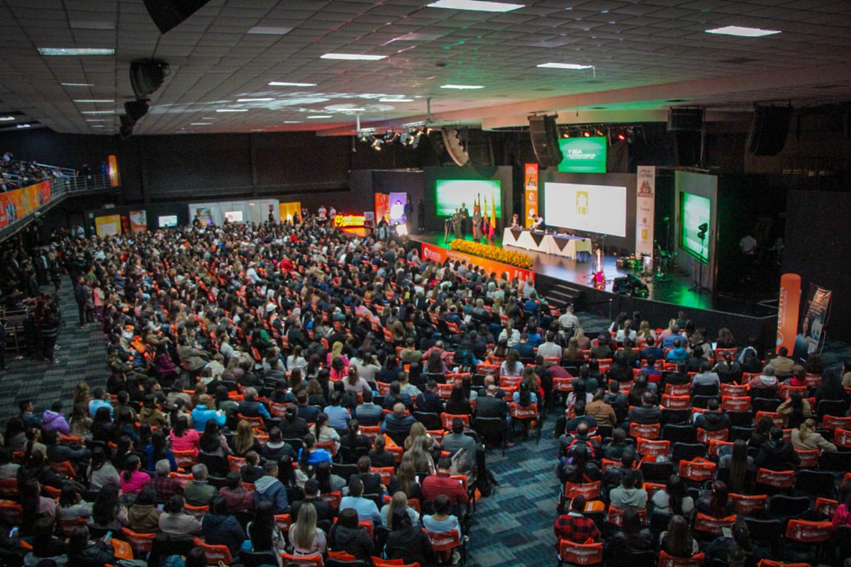 En Colombia estamos construyendo un nuevo modelo laboral donde la seguridad y salud en el trabajo no sean un privilegio, sino un derecho fundamental. 

¡Abrimos el III Congreso Internacional de SST con ese compromiso firme! ✊🏻🇨🇴

🧵