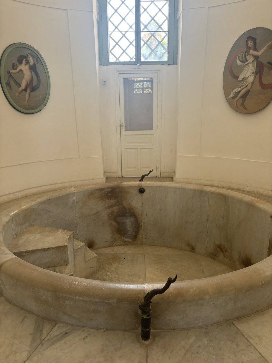 ale_cors9's tweet image. Un po&apos; di palazzina cinese a Palermo
