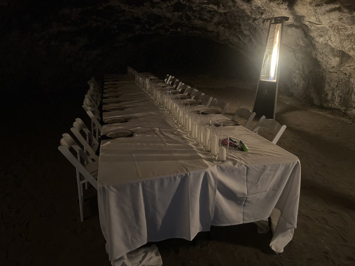 daveyhubb's tweet image. Back in the Cave! Cooking up a little something fun!
#travelingchef #Oregon @JuniperReserve