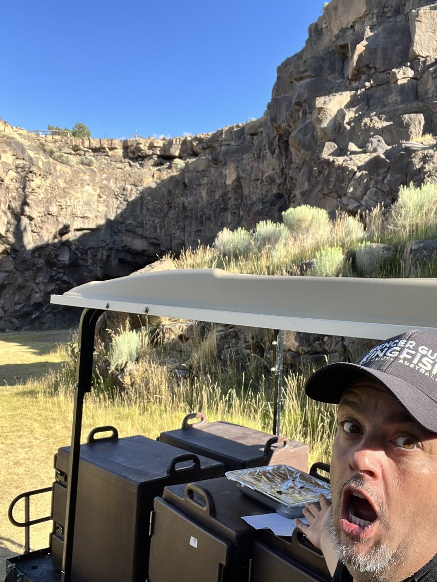 daveyhubb's tweet image. Back in the Cave! Cooking up a little something fun!
#travelingchef #Oregon @JuniperReserve