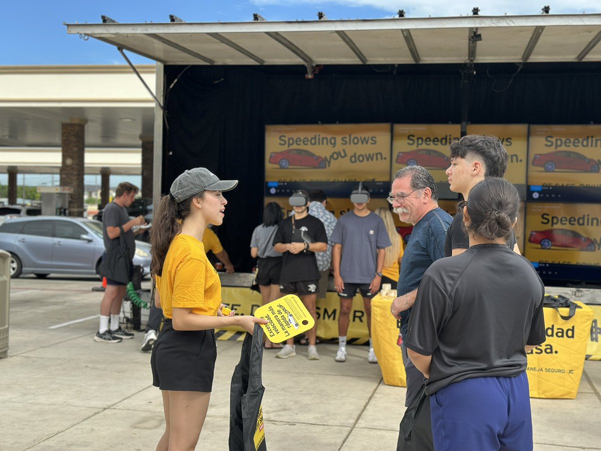 TxDOTSanAntonio's tweet image. Speeding is the top cause of crashes in Texas — 158K+ last year, with 1,467 lives lost. 🚨
Today, @TxDOTSanAntonio is at Buc-ee’s New Braunfels with VR goggles & free swag! 🚗💨
Stop by before 2 p.m. and learn why it pays to slow down. #BeSafeDriveSmart