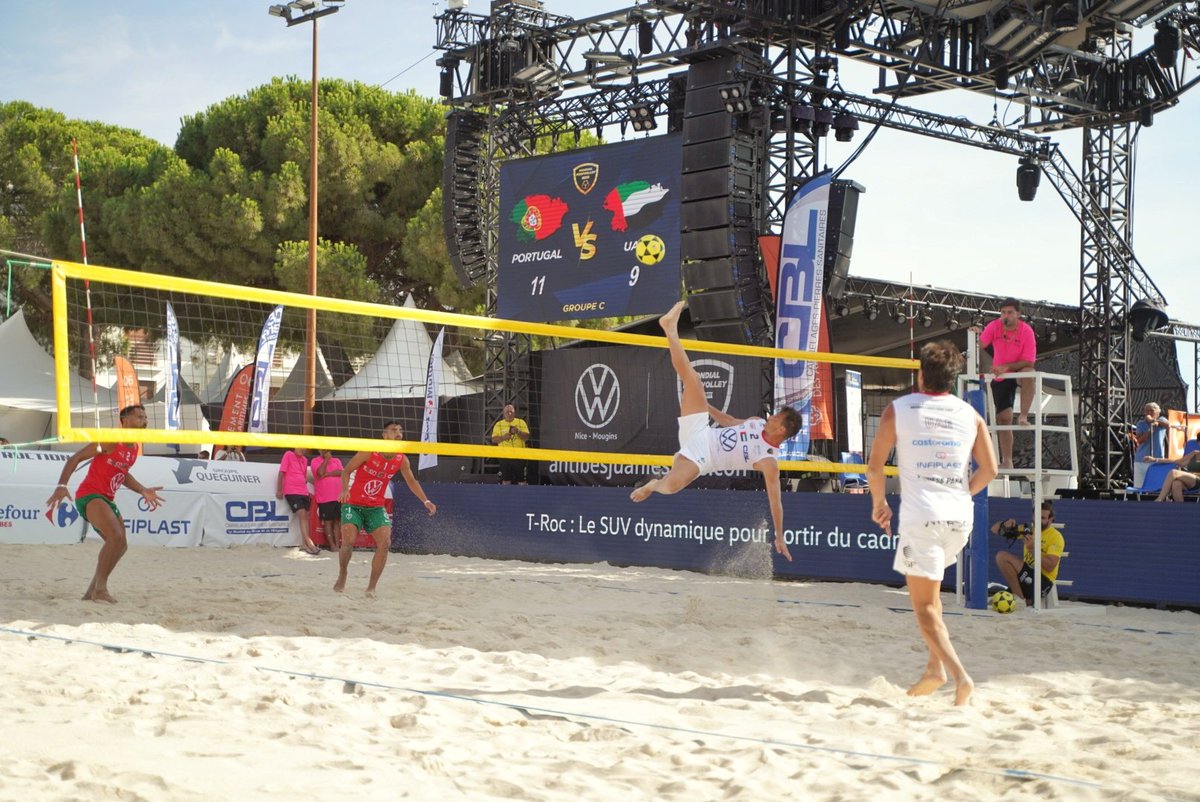 antibes_jlp's tweet image. ⚽️ 1er jour du Mondial Footvolley d'#antibes avec des matchs de haut niveau et spectaculaires.
Les meilleurs joueurs du monde s'affrontent au cœur de la Pinède Gould sous les encouragements des spectateurs!
⚽️ Qui remportera cette édition 2025? Réponse dimanche vers 22h30.
⚽️…