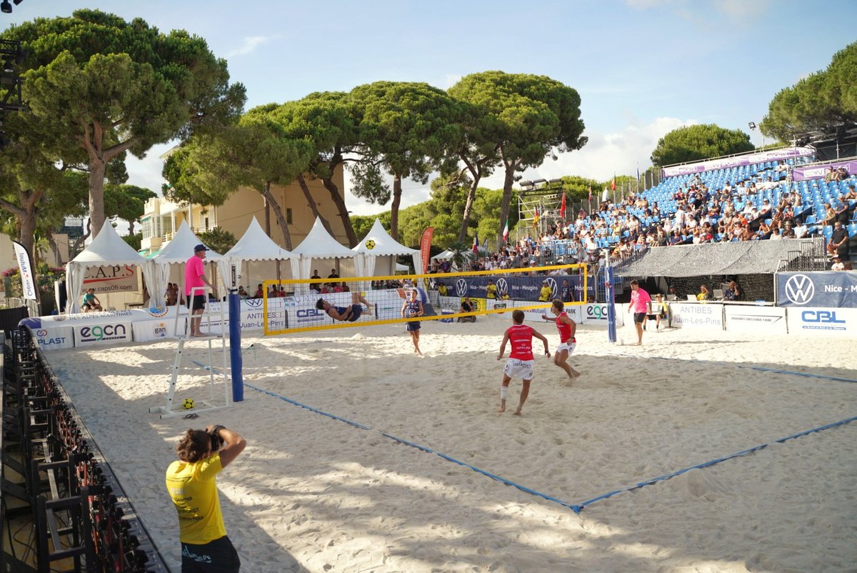 antibes_jlp's tweet image. ⚽️ 1er jour du Mondial Footvolley d'#antibes avec des matchs de haut niveau et spectaculaires.
Les meilleurs joueurs du monde s'affrontent au cœur de la Pinède Gould sous les encouragements des spectateurs!
⚽️ Qui remportera cette édition 2025? Réponse dimanche vers 22h30.
⚽️…