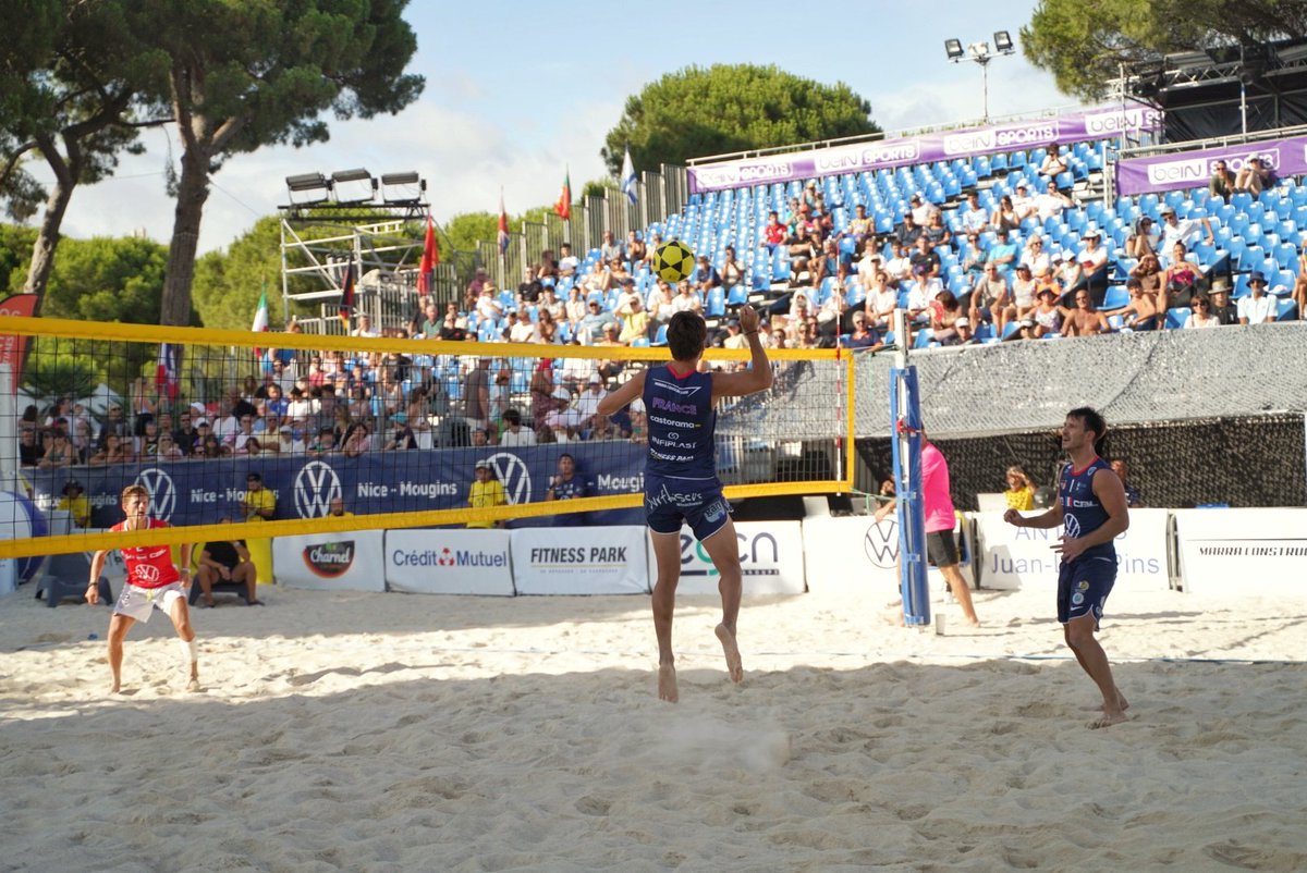 antibes_jlp's tweet image. ⚽️ 1er jour du Mondial Footvolley d'#antibes avec des matchs de haut niveau et spectaculaires.
Les meilleurs joueurs du monde s'affrontent au cœur de la Pinède Gould sous les encouragements des spectateurs!
⚽️ Qui remportera cette édition 2025? Réponse dimanche vers 22h30.
⚽️…