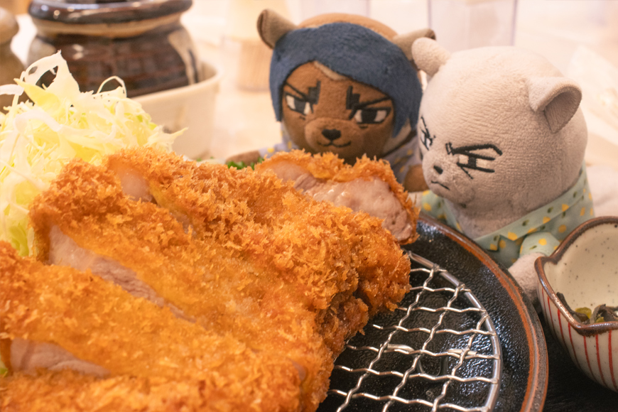 nui_and_photo's tweet image. 黒豚のとんかつに釘付けの鯉月ふぉぜ

念願の黒豚！！念願のとんかつ！！ふぉぜちゃんこれが揚げたてのとんかつだよ　また食べたいな次回は絶対ヒレカツにします