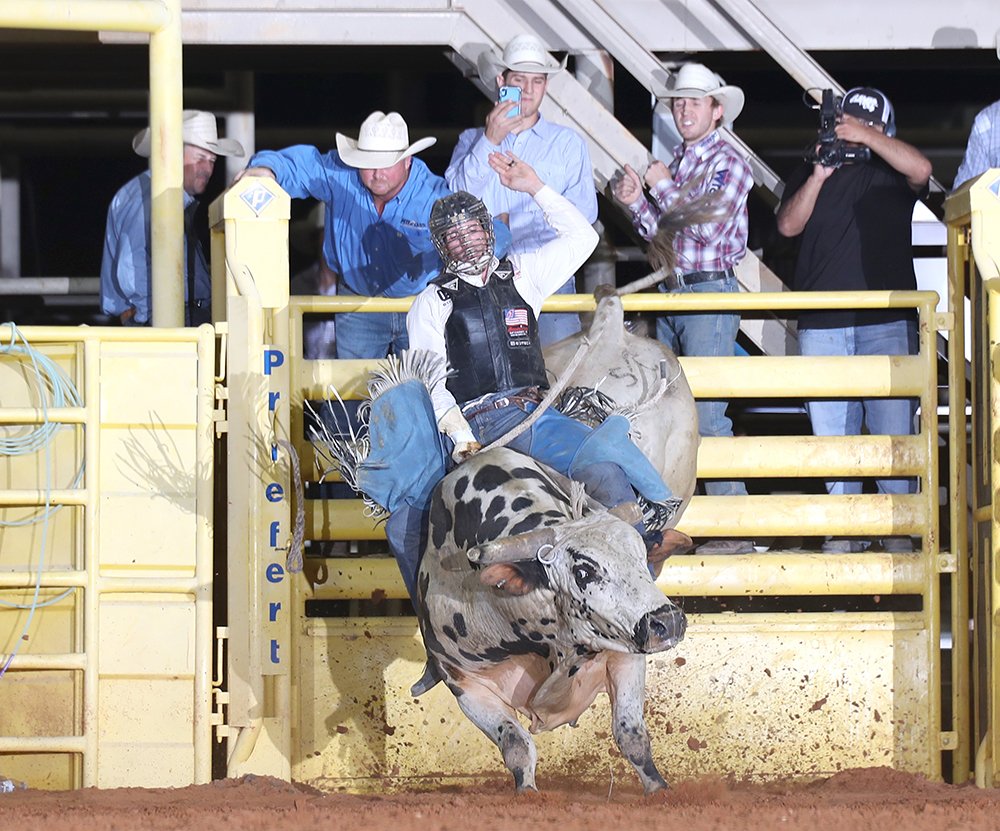 TwisTEDRodeo's tweet image. The @LeaCountyFair has a great habit of trying to make things better, and that includes making changes to this year's rodeo and Xtreme Bulls competition. twistedrodeo.com/2025/07/25/boa… 📸 Cowboy Images/Peggy Gander