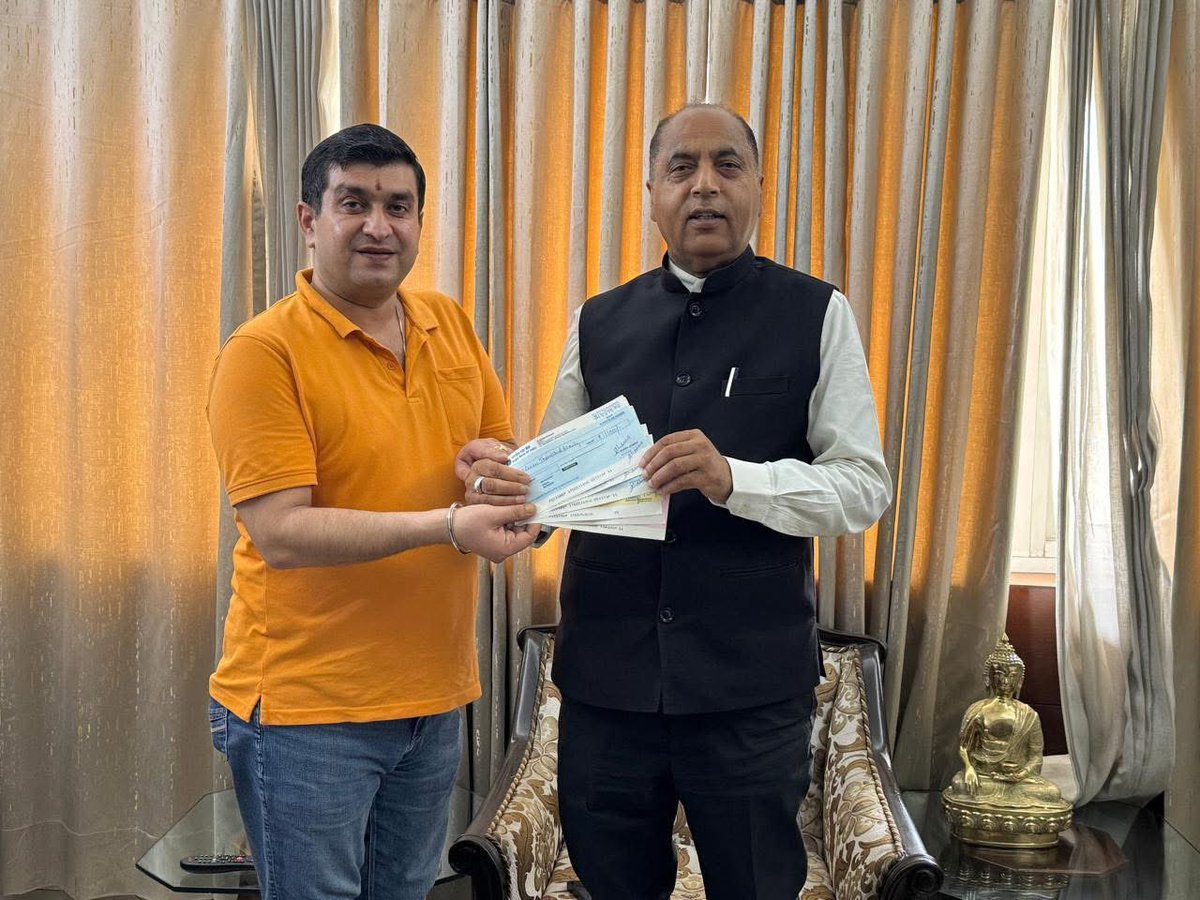 jairamthakurbjp's tweet image. कांगड़ा निवासी मनीष जी ने आपदा प्रभावितों की सहायता के लिए सहयोग राशि प्रदान की है।
आपका सहयोग ही हमारे आपदा ग्रस्त परिवारजनों का हौसला है।
मैं आपदा प्रभावितों की तरफ़ से मनीष जी का आभार प्रकट करते हुए ईश्वर से आपके मंगल की कामना करता हूँ।