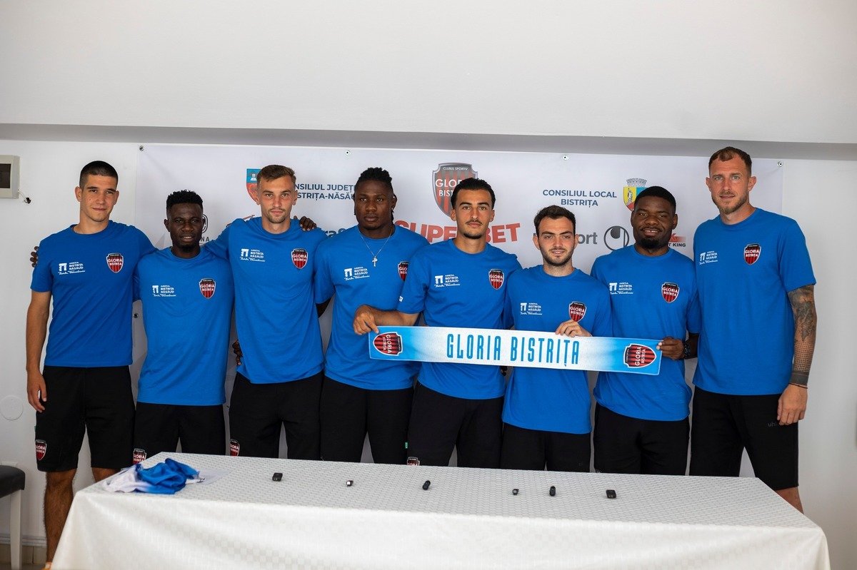 AllTransfersWW's tweet image. 🚨 Gloria Bistrița unveils 8 new signings!
◉ Key arrivals:
- Franck Bambock (🇫🇷 DM)
- Jimmy King Otega (🇳🇬 ST)
- Mehdi Lehaire (🇫🇷 AM)
◉ Context:
- Promoted to Liga 2 | Aiming to avoid relegation
- Coach Pustai: "We want to play attractive football"
