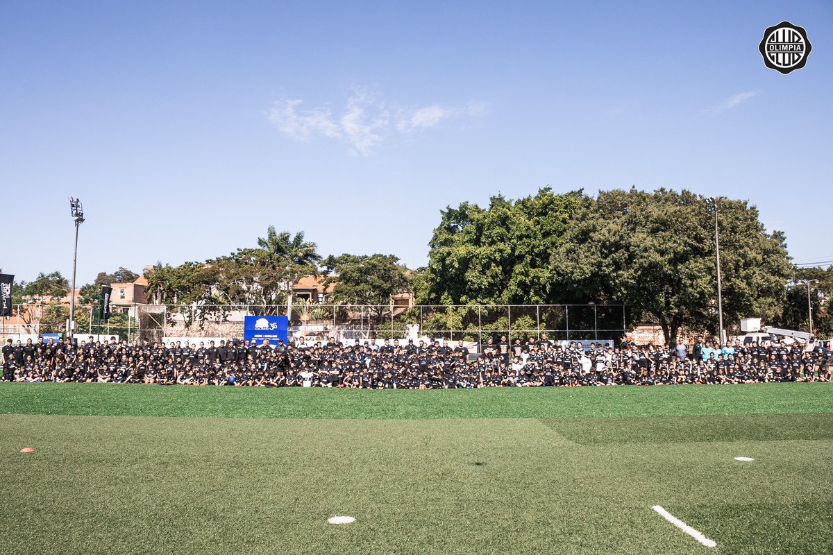 👑 𝐃𝐄𝐌𝐀𝐒𝐈𝐀𝐃𝐎 𝐆𝐑𝐀𝐍𝐃𝐄.

En el día del Aniversario 123 del Club, llevando la Experiencia Olimpia a cada uno de los participantes.

¡El ueno Campus Olimpia 2025!

🤍🖤🤍