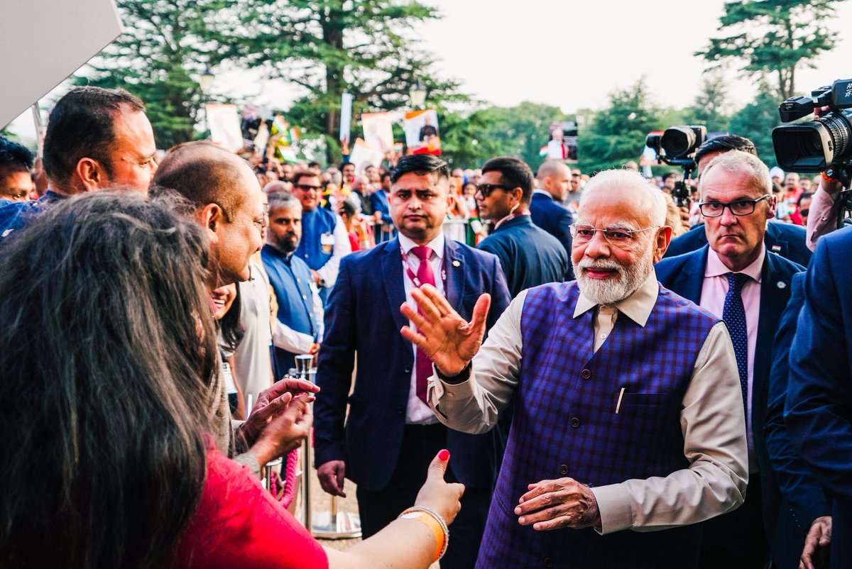 changu311's tweet image. A few more cherished clicks added to my collection from @narendramodi ji’s visit to the UK.
Looking forward to seeing him again, may God bless him with good health to continue serving Maa Bharti. 🙏
