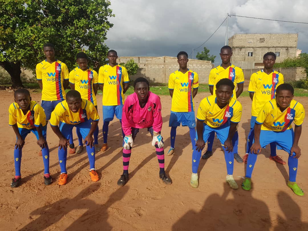 KitAid's tweet image. Great to see these kits helping schools and teams across #Gambia
Thank you @CPFC and to the grassroots teams whose club badges we cannot easily identify. If anyone recognises the kits please let us know.
@GRFootball