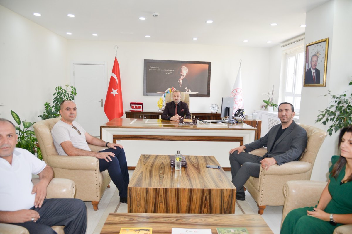 Fatih Murat Taşkın 🇹🇷 (@fmuratt23) on Twitter photo Türk Eğitim-Sen Elazığ Şubesi olarak, Elazığ İl Milli Eğitim Müdürlüğü görevine atanan Sayın Beraat Şahin’i, yönetim kurulumuzla birlikte makamında ziyaret ettik.
Yeni görevinde kendisine başarılar diliyor; nazik kabulleri ve misafirperverliği için teşekkür ediyoruz.
<a href="/SahinBeraat/">Beraat Şahin</a> Türk Eğitim-Sen Elazığ Şubesi olarak, Elazığ İl Milli Eğitim Müdürlüğü görevine atanan Sayın Beraat Şahin’i, yönetim kurulumuzla birlikte makamında ziyaret ettik.
Yeni görevinde kendisine başarılar diliyor; nazik kabulleri ve misafirperverliği için teşekkür ediyoruz.
<a href="/SahinBeraat/">Beraat Şahin</a>