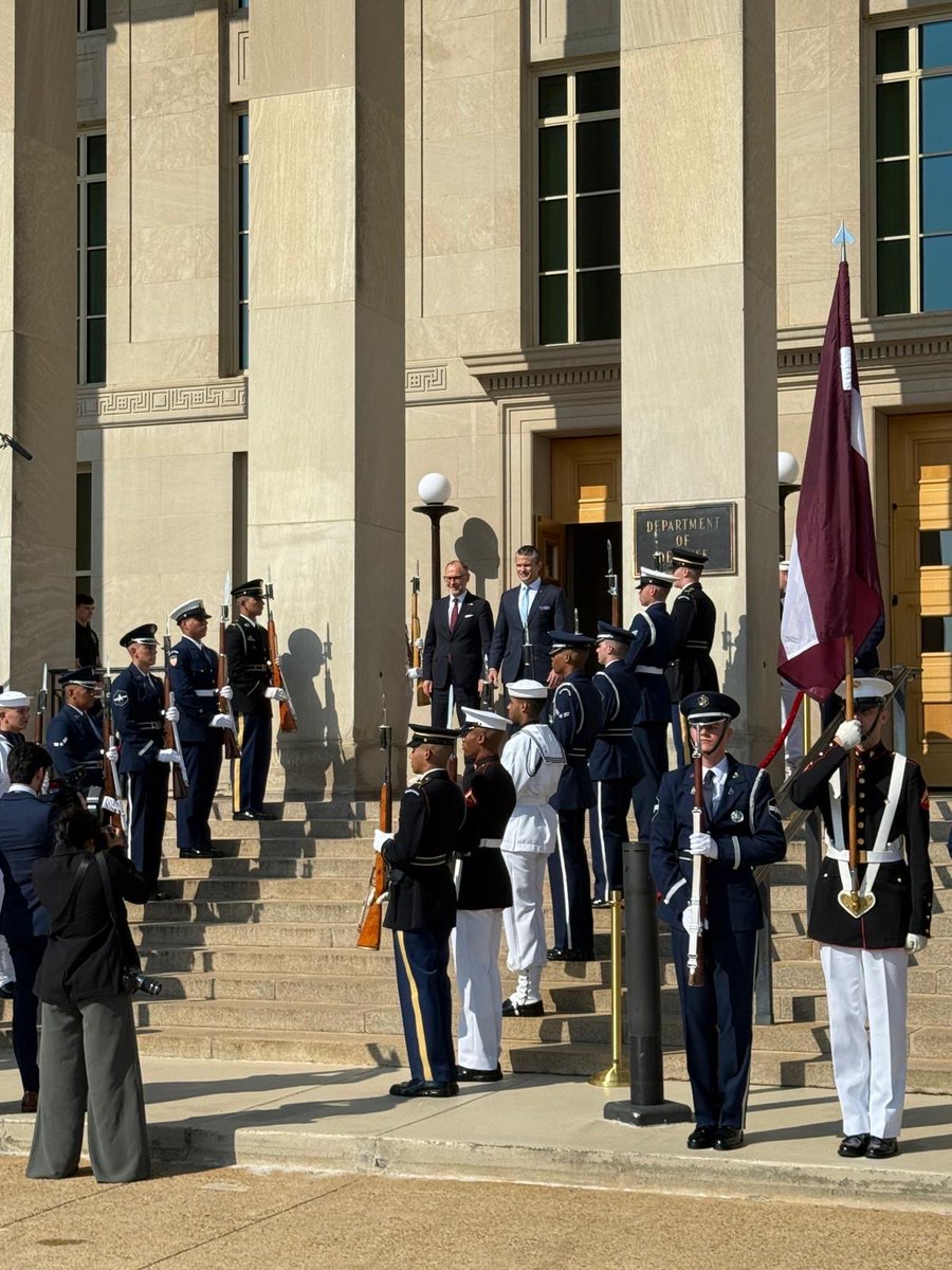 AndrisSpruds's tweet image. 🇺🇸 🤝 🇪🇪🇱🇻🇱🇹 Svarīga un pozitīva sabiedroto tikšanās ar ASV @SecDef.
🛡️ ASV augstu novērtē Baltijas valstu investīcijas aizsardzībā, politisko un militāro sadarbību.

✅ Mūsu kopīgs mērķis – sasniegt NATO spēju mērķus, ieguldot vismaz 5%, nodrošināt atbalstu sabiedrotajiem un…