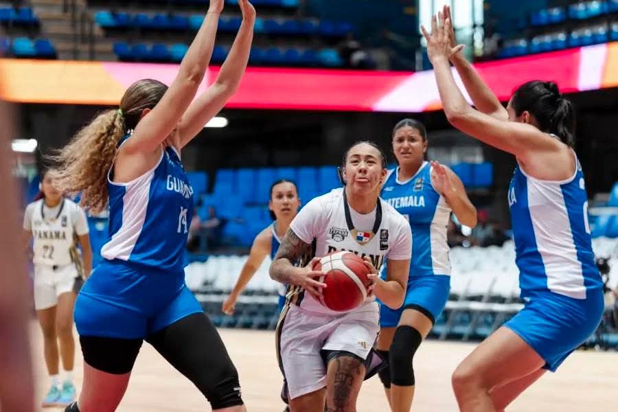 MarPadillaGT's tweet photo. 🏀 Debut con sabor amargo para Guatemala en el #COCABA femenino.
La selección mayor cayó 60-53 ante Panamá en Managua, rompiendo una racha de 10 años sin perder ante las canaleras.
Ahora están obligadas a vencer a México este viernes para seguir con vida rumbo al #Centrobasket 2026.
#Baloncesto #Basketball