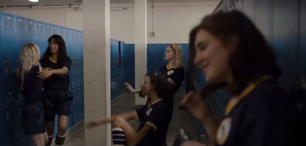 Yjcornplate's tweet image. The song the Yellowjackets are singing along to in the locker room is Shoop by Salt-N-Pepa