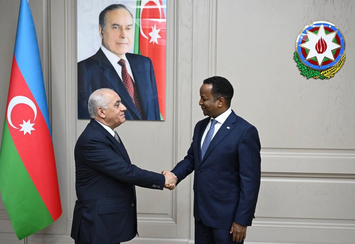 SONNALIVE's tweet image. Somalia's Minister of Foreign Affairs, H.E. Abdisalam Abdi Ali, met with Azerbaijani Prime Minister Ali Asadov in Baku today to explore enhanced partnerships. Discussions focused on investment, agriculture, public services, green energy, and humanitarian aid. #Somalia…