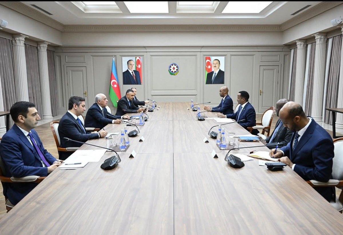 SONNALIVE's tweet image. Somalia's Minister of Foreign Affairs, H.E. Abdisalam Abdi Ali, met with Azerbaijani Prime Minister Ali Asadov in Baku today to explore enhanced partnerships. Discussions focused on investment, agriculture, public services, green energy, and humanitarian aid. #Somalia…