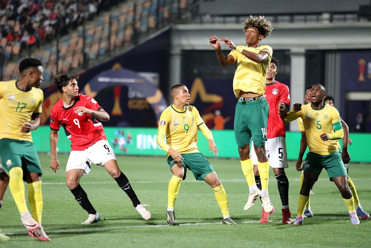 KickOffMagazine's tweet image. Why QPR signed Smith...
After skipping the Betway Premiership to England, Stellenbosch goalkeeper Lee Langeveldt has revealed what convinced QPR to sign Amajita star, Tylon Smith.
Read more ➡️ ow.ly/RMXm50Wvonr