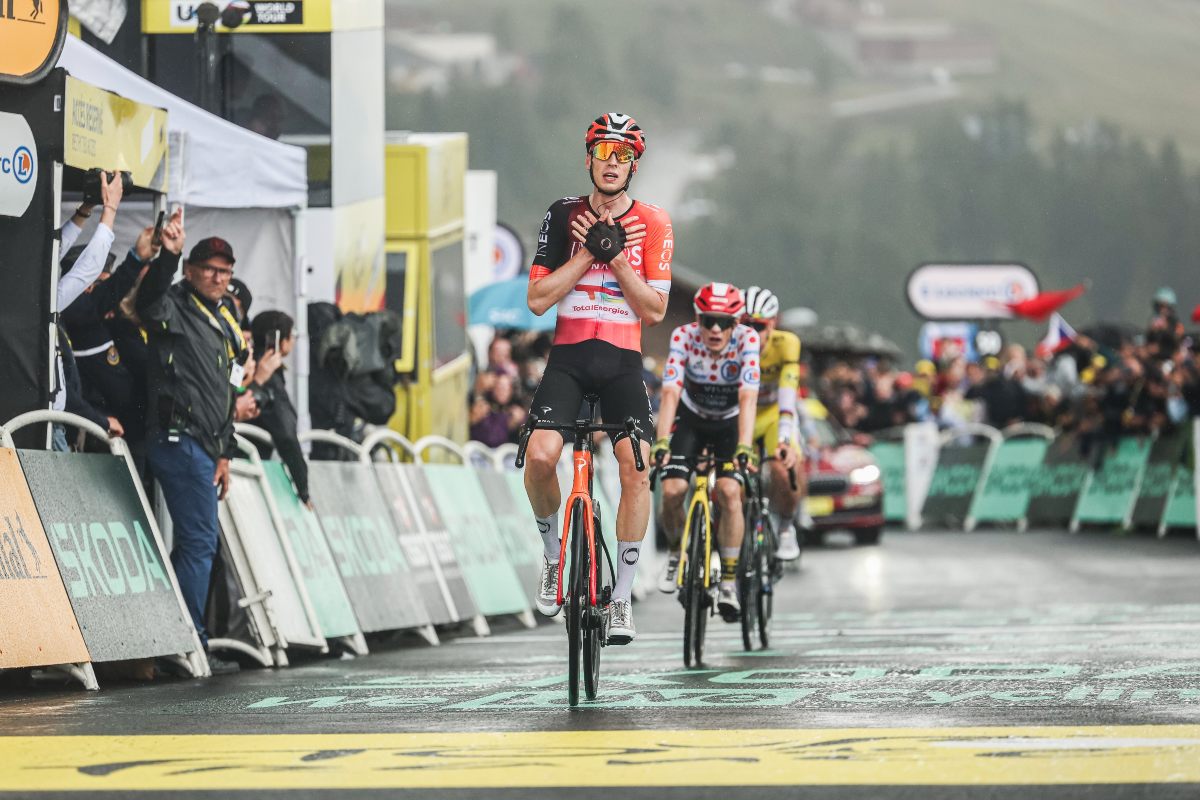 mundociclistico's tweet image. #TDF2025 | 🇫🇷 🚵♂️🏆🥇🇳🇱Thymen Arensman, ganador de la recortada etapa 19 del Tour de Francia 2025 🇫🇷 🚵♂️🏆💪🇳🇱👏
#ElPortalDelCiclismo #TourdeFrancia #TourdeFrance #Tour2025 @ThymenArensman @INEOSGrenadiers
revistamundociclistico.com/2025/thymen-ar…