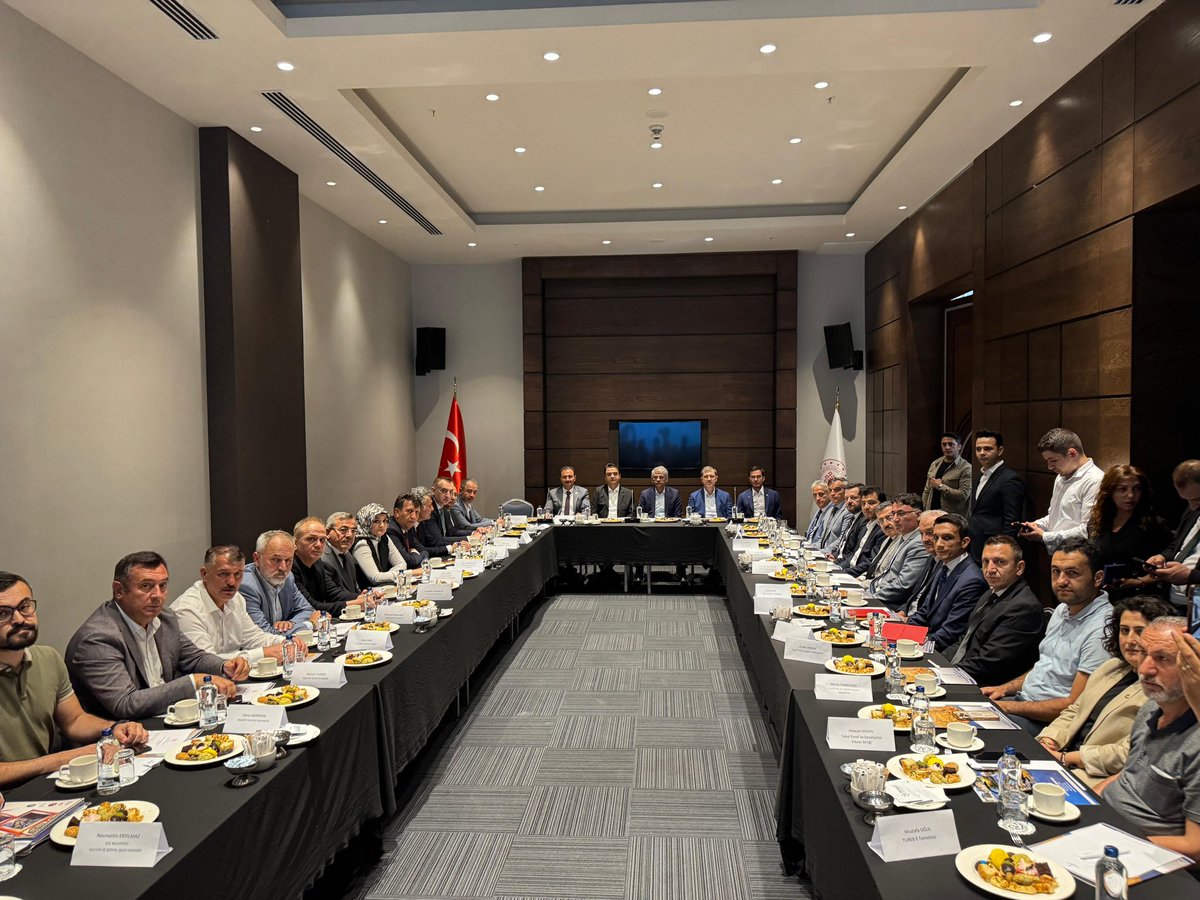 Kültür ve Turizm Bakan Yardımcımız Sn. Nadir Alpaslan ile birlikte Tokat İl Gelişim ve Tanıtım Programı Toplantısı’na katıldık.

Tokat’ımızın sahip olduğu kültürel mirası, doğal güzellikleri ve turizm potansiyelini daha güçlü bir şekilde tanıtmak ve geleceğe taşımak adına verimli