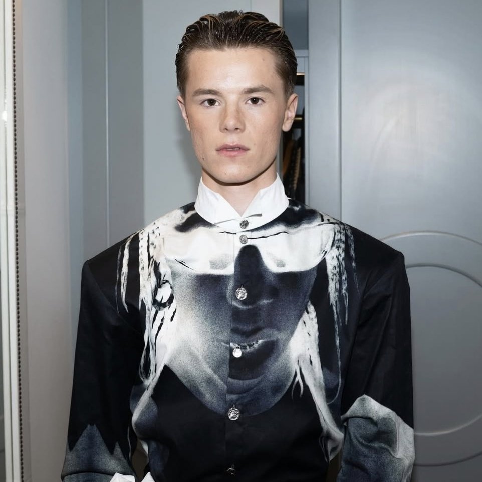 “hi, haymitch,” says the girl breathlessly. “i’m proserpina, and this is vitus. we’re your prep team, and we’re here to make you gorgeous!”