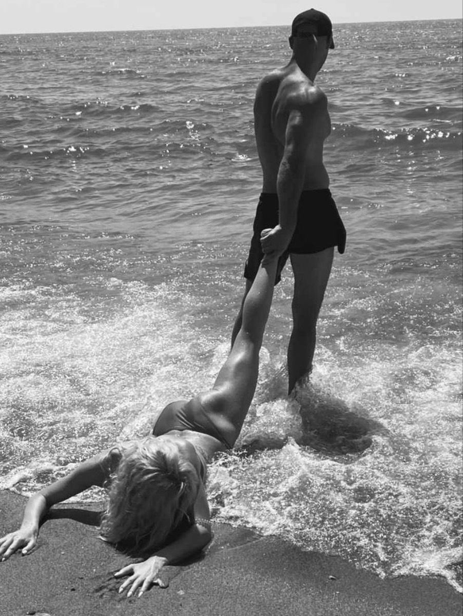 PannonianMantis's tweet image. YamnayaRapist1488 taking his war bride from the shores of Sicily, 2038 b&w