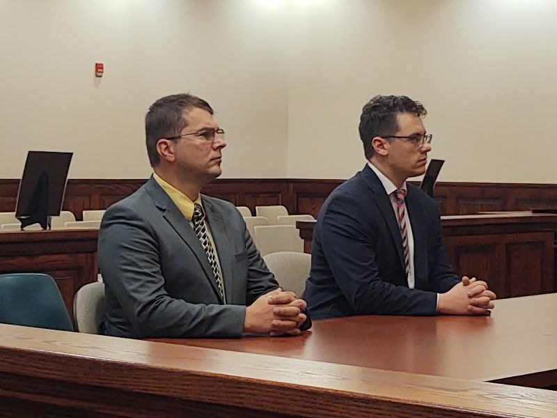 YourChronicle's tweet image. Noon news break: Slain Lorain officer honored at vigil; county recorder pleads not guilty to sexual imposition; Browns LB Jordan Hicks retires - mailchi.mp/chroniclet.com…