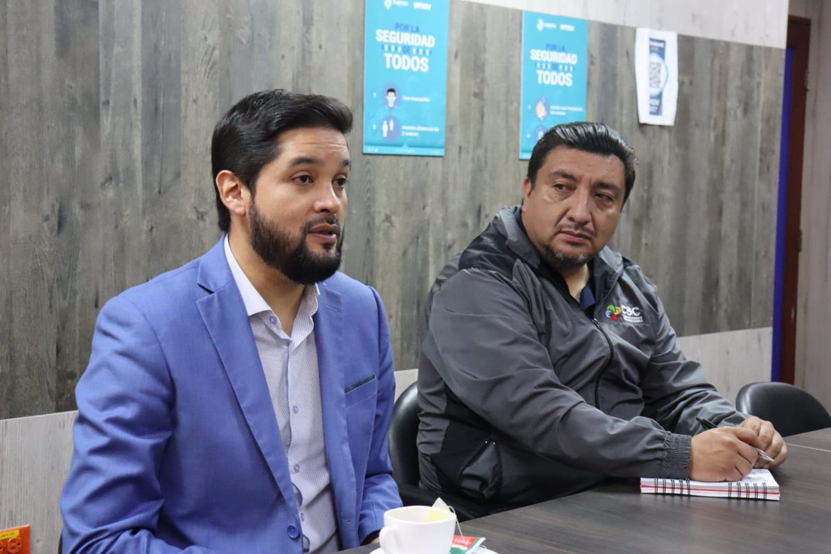 EMOV EP Cuenca (@emov_ep) on Twitter photo 🤝 Trabajo conjunto por la seguridad.
👉🏻Nuestro Gerente General mantuvo una reunión con el Director del <a href="/CSC_CUENCA/">Consejo de Seguridad Ciudadana de Cuenca</a> , con el objetivo de reforzar la seguridad en las paradas inteligentes mediante la implementación de Puntos Seguros.
✅Este esfuerzo interinstitucional fortalece 🤝 Trabajo conjunto por la seguridad.
👉🏻Nuestro Gerente General mantuvo una reunión con el Director del <a href="/CSC_CUENCA/">Consejo de Seguridad Ciudadana de Cuenca</a> , con el objetivo de reforzar la seguridad en las paradas inteligentes mediante la implementación de Puntos Seguros.
✅Este esfuerzo interinstitucional fortalece