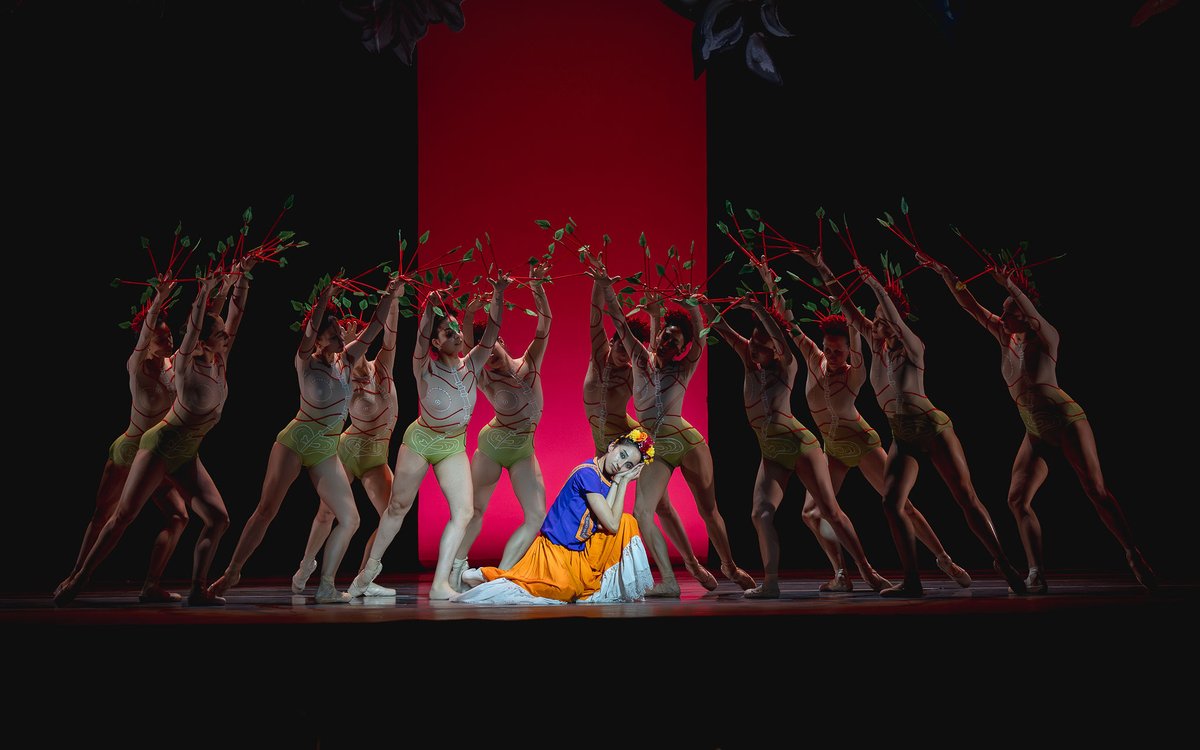 MunicipaldeStgo's tweet image. El Ballet de Santiago, dirigido por César Morales Anderson, hace los últimos ajustes para la primera función de este título que rinde homenaje a la obra y el universo creativo de Frida Kahlo.
📅Disponible hasta el 2 de agosto.
🎫Entradas en municipal.cl