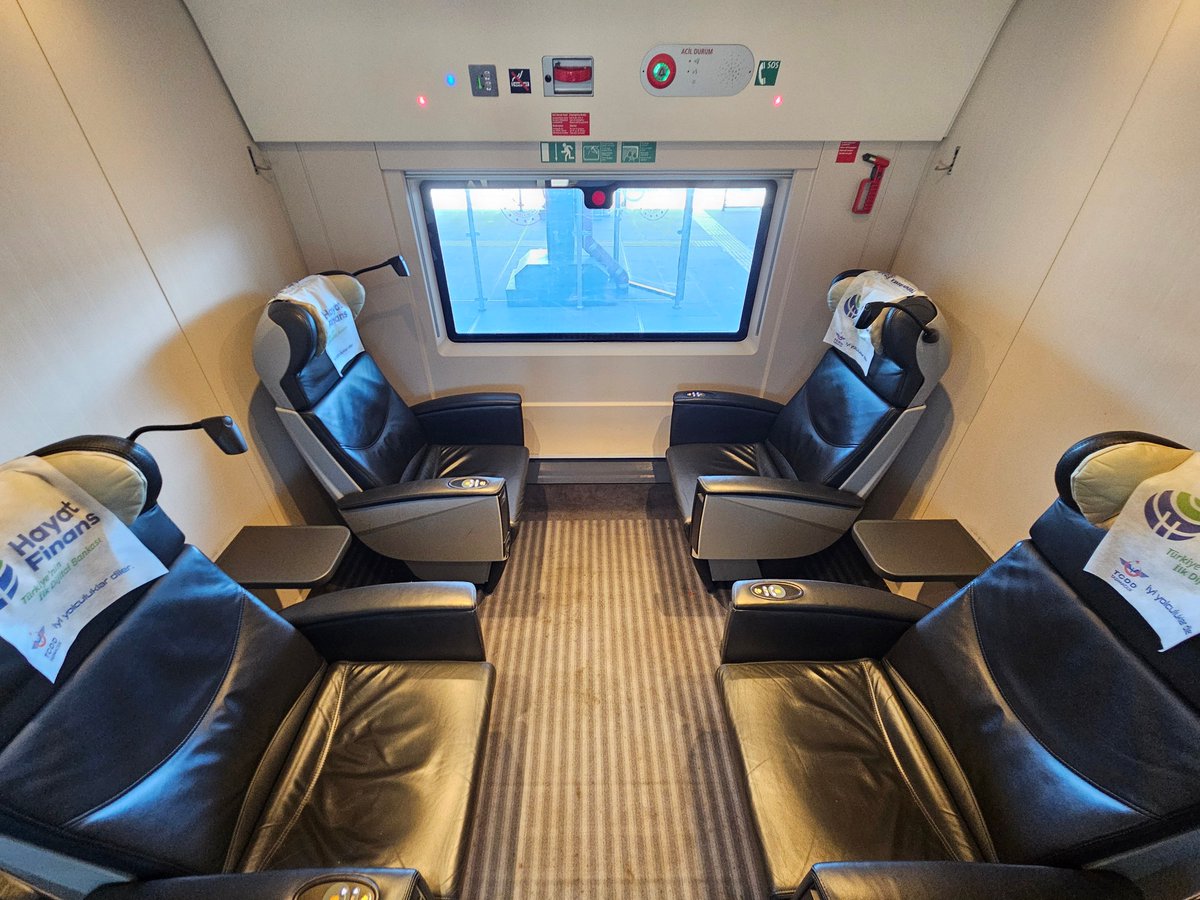 superalbs's tweet image. Time for a ride on Turkey's incredible high-speed train, as I take the YHT Velaro from Istanbul Söğütlüçeşme to Ankara YHT.
Booked out a VIP compartment for this 4.5hr journey too, it's gonna be a great trip! 😌