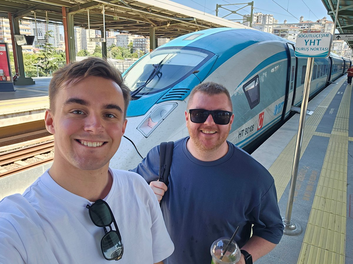 superalbs's tweet image. Time for a ride on Turkey's incredible high-speed train, as I take the YHT Velaro from Istanbul Söğütlüçeşme to Ankara YHT.
Booked out a VIP compartment for this 4.5hr journey too, it's gonna be a great trip! 😌
