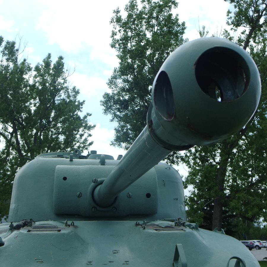 Tank_Archives's tweet image. #OTD in 1942 Canada named two prospective tanks: the M4A1 with the 17-pdr gun built in Canada would be called Buffalo II and the M4A2 would be called Bear II. These names were never used as tanks with 17-pounders were not built in Canada. #tanks #history #WW2 #WWII