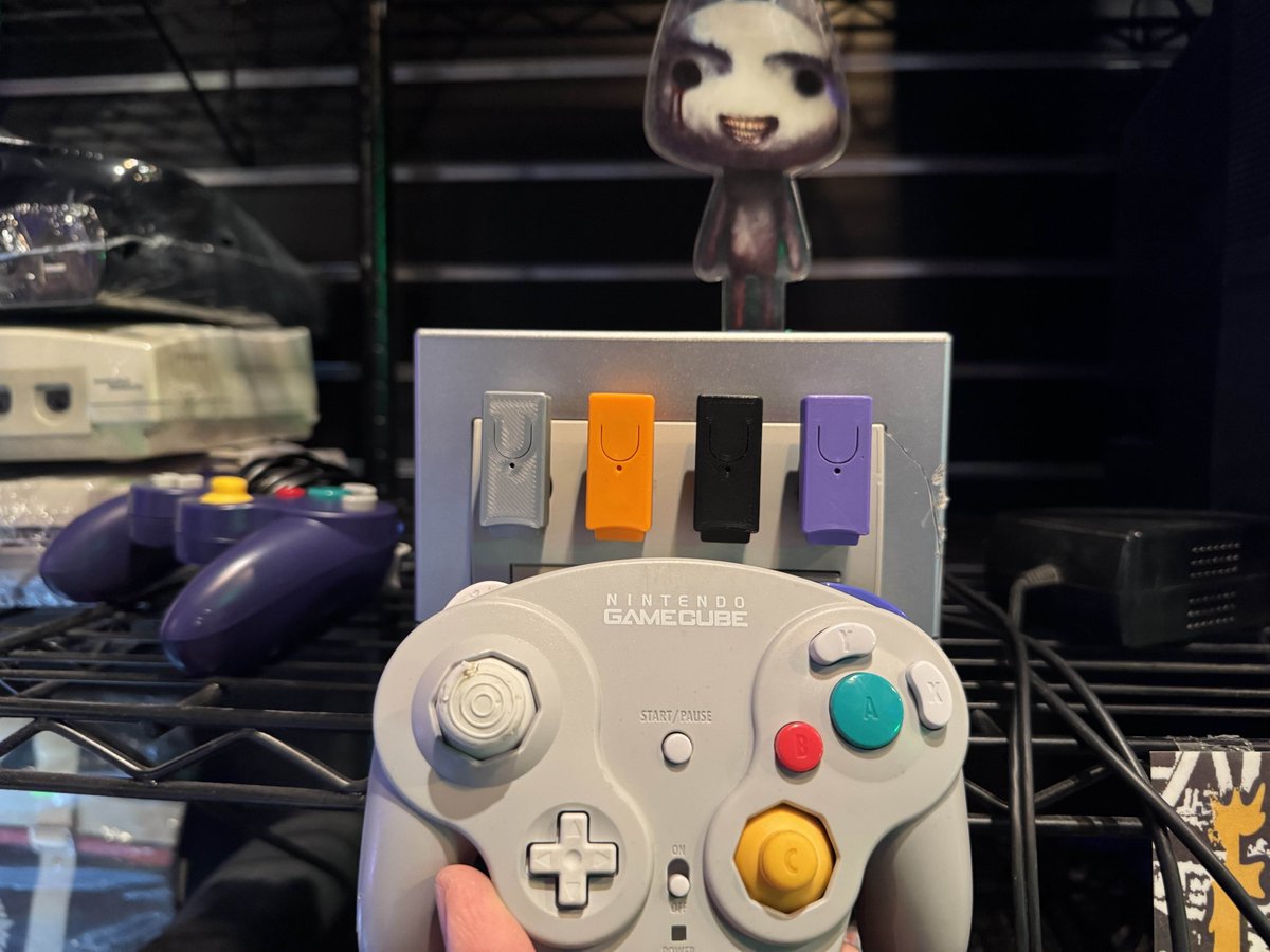 itsratnest's tweet image. Now selling replacement receivers for the Wavebird! Can sync up to any channel by simply pressing X+Y at the same time after pressing the button on the receiver. Available in all four GameCube colors and starting at $29.99!
github.com/loopj/wavephoe⦠(for information on the tech)