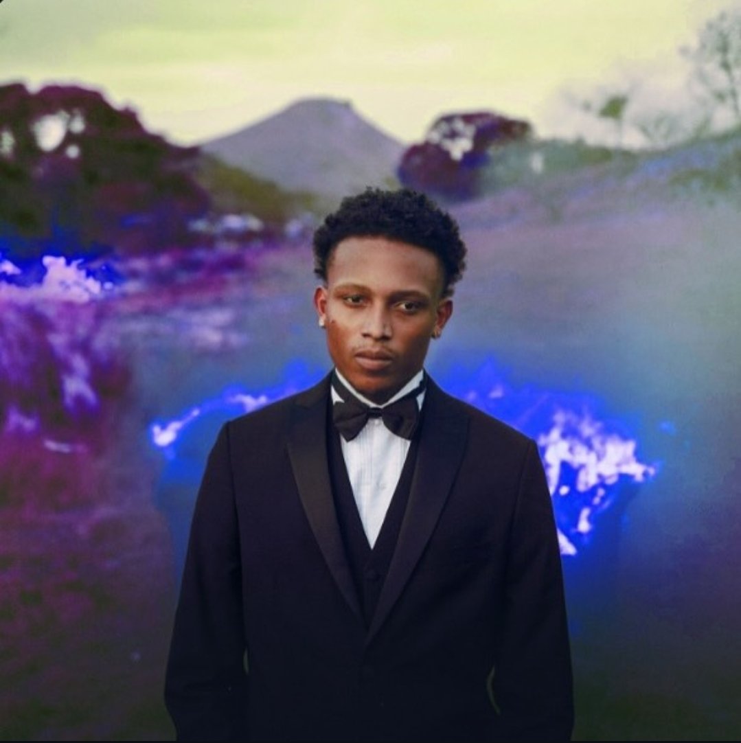 eBellaFarias's tweet image. Aqui, quero introduzir um artista pra vcs, acho ele muito foda e diferente, trap nacional.
Vocês preferem live react, live explicando que depois vai virar vídeo no YouTube ou vídeo separado? Fazer com ele que nem eu fiz com Sleep Token e Twenty One Pilots.
Conta aí 🔥
