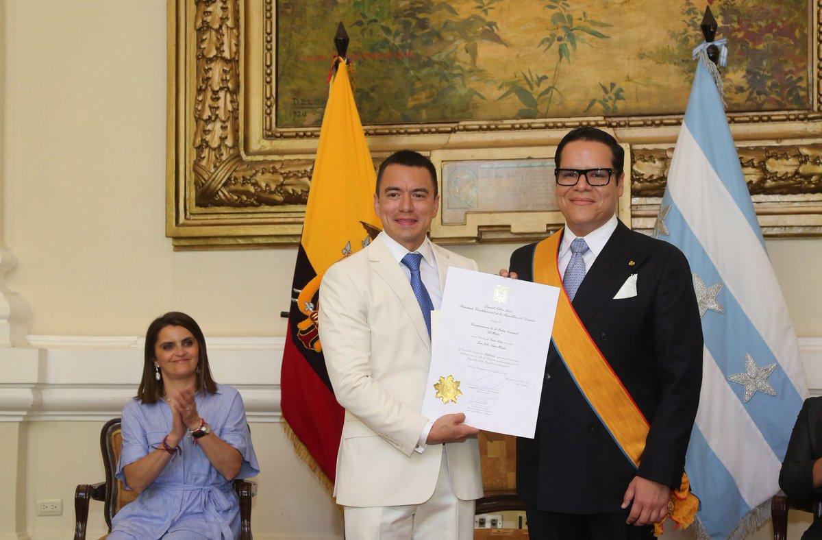 José Julio Neira (@josejulioneira) on Twitter photo Recibir esta distinción me llena de orgullo. Gracias, presidente <a href="/DanielNoboaOk/">Daniel Noboa Azin</a> por la confianza y por la oportunidad de aportar al futuro del país 🇪🇨.
Seguimos firmes contra la corrupción y comprometidos con #ElNuevoEcuador íntegro, justo y transparente. ¡No hay descanso cuando Recibir esta distinción me llena de orgullo. Gracias, presidente <a href="/DanielNoboaOk/">Daniel Noboa Azin</a> por la confianza y por la oportunidad de aportar al futuro del país 🇪🇨.
Seguimos firmes contra la corrupción y comprometidos con #ElNuevoEcuador íntegro, justo y transparente. ¡No hay descanso cuando