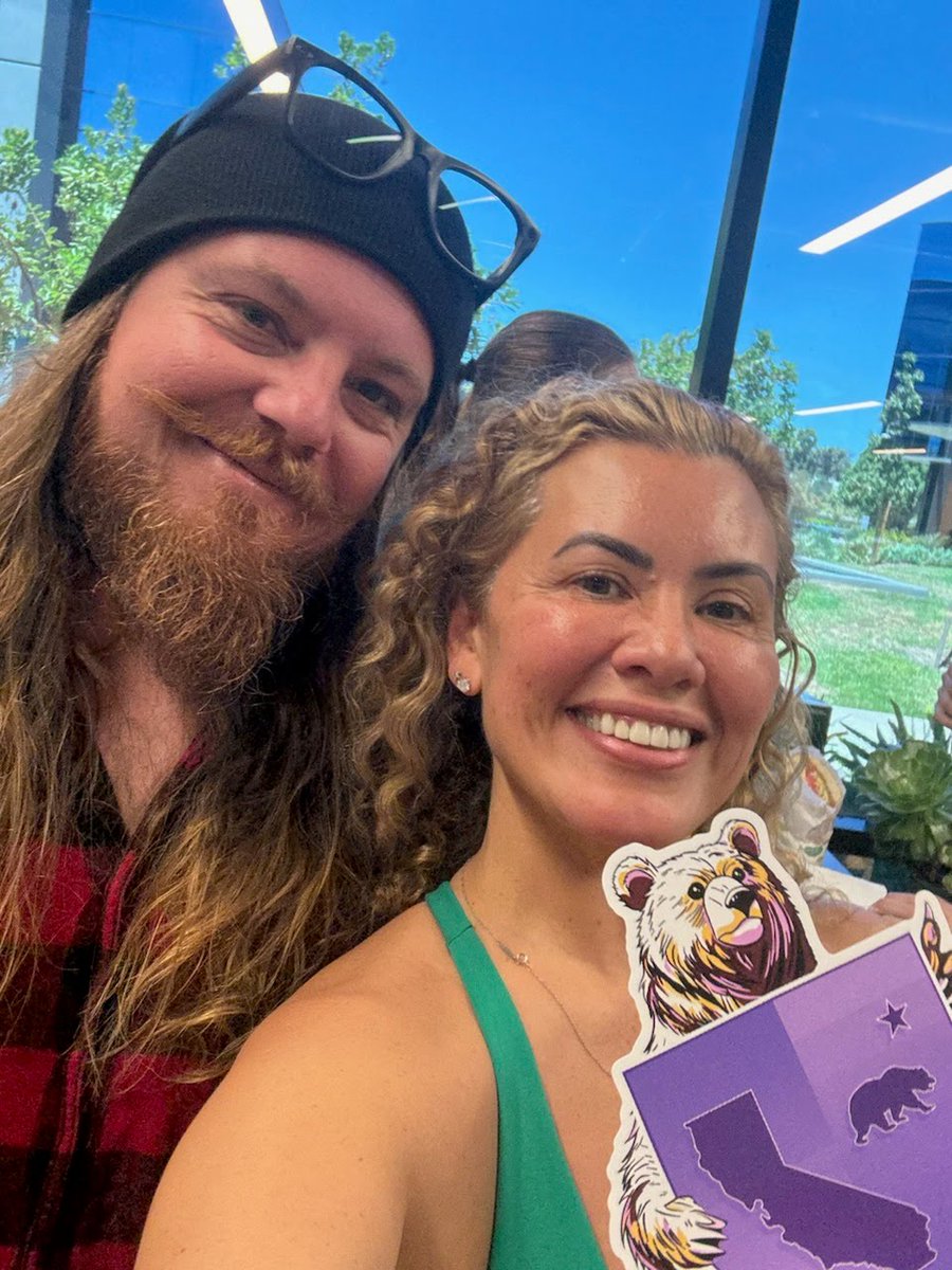 Came to support the cool women of crypto at the Crypto Coffee ☕ event hosted at <a href="/HeraHub/">Hera Hub</a> with my friend <a href="/NFTFARI/">💄FARI🧚🏽</a> and speakers <a href="/MS_NFTy/">Ms.NFTy 📱 TEXT: EDTECH to 53555 🗣️United Nations</a> <a href="/itskac/">Kelly Ann Collins</a> <a href="/EricSpivak/">MOTIVATE  📲 Available for Consulting & Marketing</a> <a href="/wearestellaco/">Stella</a> <a href="/standwithcrypto/">Stand With Crypto🛡️</a>