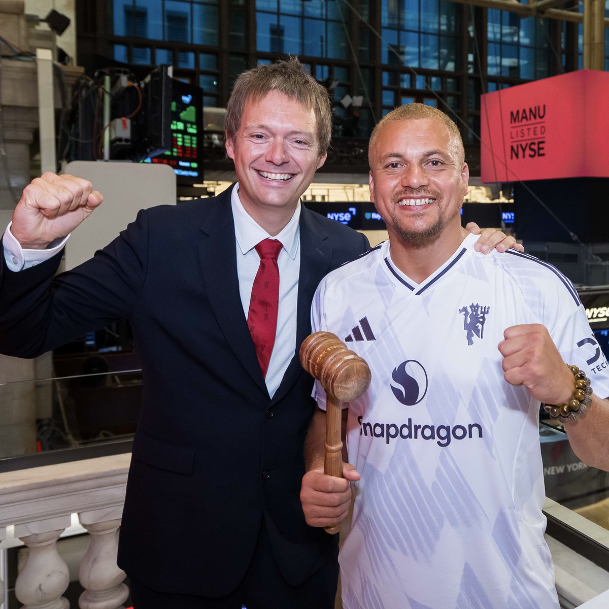 NYSE's tweet image. From the field to the Trading Floor – @ManUtd, Wes Brown &amp;amp; @StreetSoccerUSA kicks off its upcoming pre-season U.S. tour by ringing the Closing Bell! $MANU