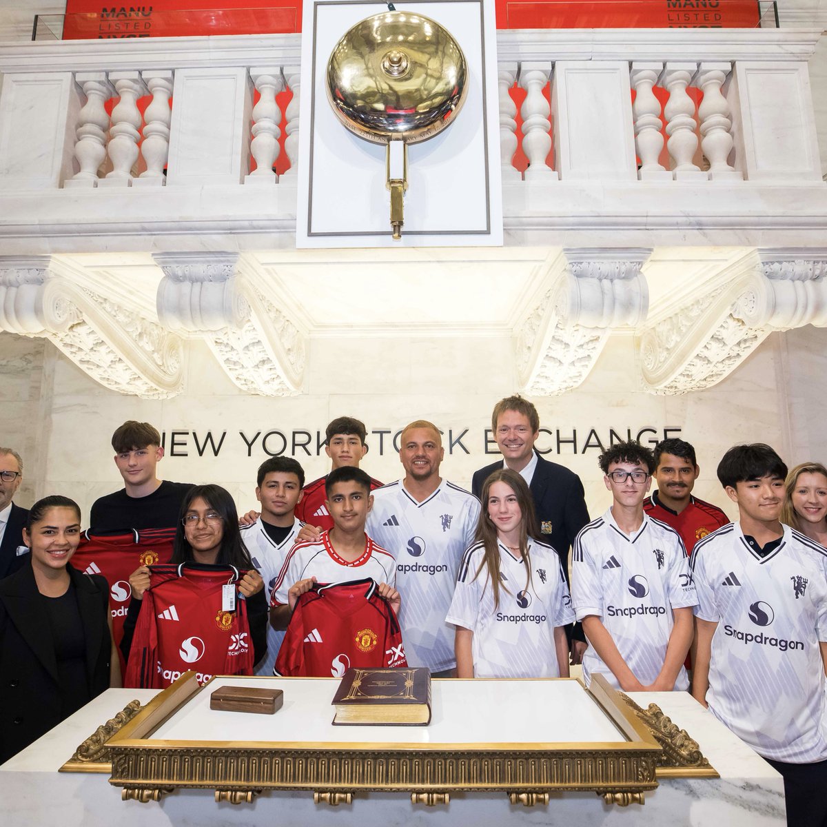 NYSE's tweet image. From the field to the Trading Floor – @ManUtd, Wes Brown &amp;amp; @StreetSoccerUSA kicks off its upcoming pre-season U.S. tour by ringing the Closing Bell! $MANU
