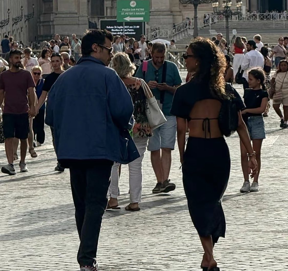 HS4LiveHQ's tweet image. Harry at the Vatican recently.