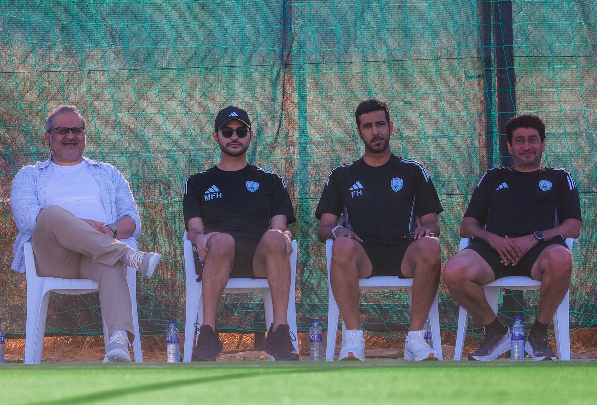 📸| الشيخ سعود بن عبدالرحمن ونائبه يحضران تدريبات الفريق في إسبانيا

#الوكرة_في_إسبانيا 🇪🇸