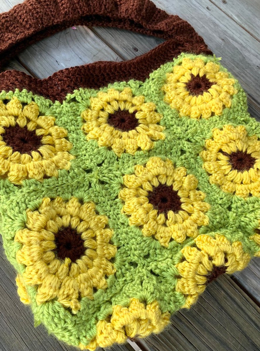 BFIGHomemade's tweet image. Sunny crochet granny square purse available for 20% off! barefeetingrass.etsy.com/listing/116532… #shopsmall #etsyseller #giftidea