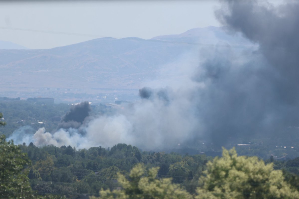 Fatima Nawabi (@nawa201) on Twitter photo A large fire has forced numerous evacuations in a Holladay neighborhood as thick smoke was seen over the Salt Lake Valley on Friday afternoon!!
I can see a fire in foothill Dr
<a href="/tvheidihatch/">Heidi Hatch KUTV</a>
<a href="/KUTV2News/">KUTV2news</a>
<a href="/fox13/">FOX 13 News Utah</a>
<a href="/KSL_Matt/">Matthew Johnson</a> A large fire has forced numerous evacuations in a Holladay neighborhood as thick smoke was seen over the Salt Lake Valley on Friday afternoon!!
I can see a fire in foothill Dr
<a href="/tvheidihatch/">Heidi Hatch KUTV</a>
<a href="/KUTV2News/">KUTV2news</a>
<a href="/fox13/">FOX 13 News Utah</a>
<a href="/KSL_Matt/">Matthew Johnson</a>