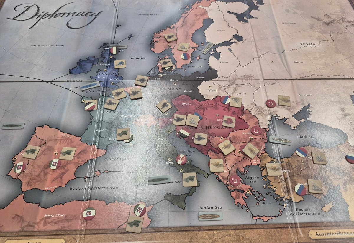 Clint_Davey1's tweet image. Why is Diplomacy such a good game?
Here's my thoughts:
-Rules are really quick to explain and fairly simple to execute. You're mostly adding up numbers of 3 or less.
-Every player has multiple opportunities to expand and build up their position from the very first turn.
-From…