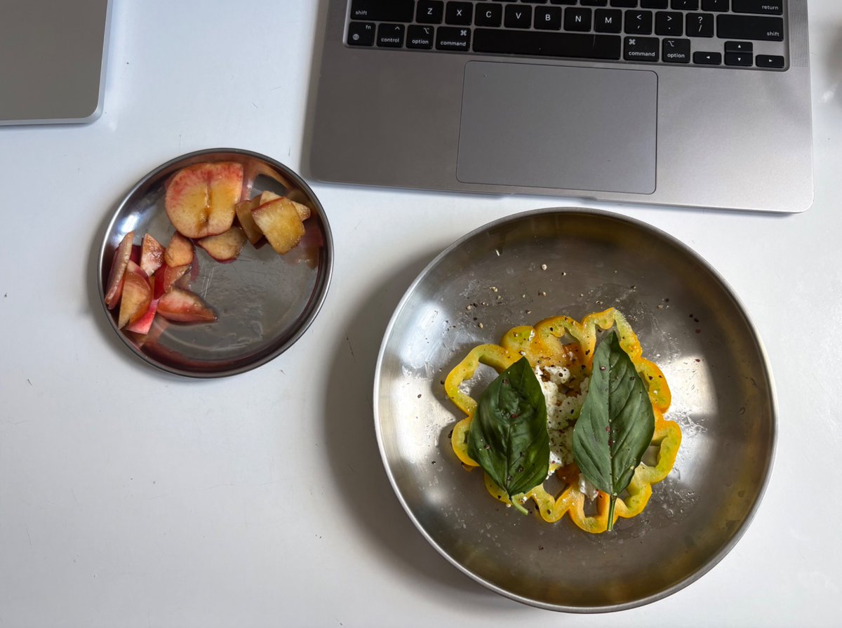 node_messenger's tweet image. Tomato time w @lolaarchive